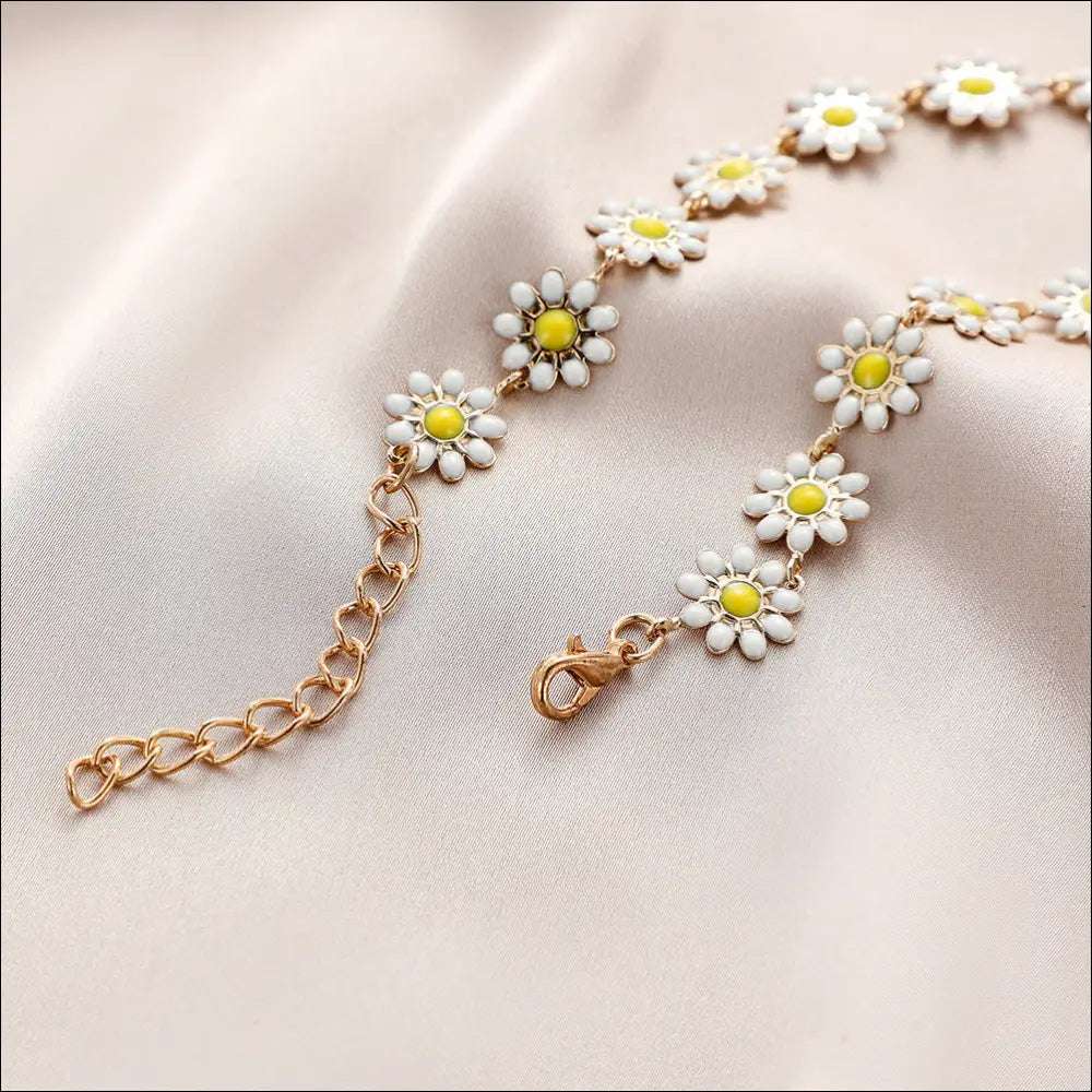 Elegant Chockerhalsband med Vita Blommor och Margeriter - Vit / 40 gr - mutual