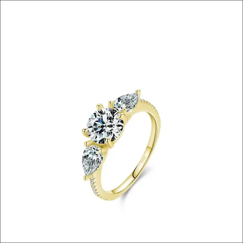 Silverring med ädelsten och diamantdesign i gult guld med tre glittrande stenar