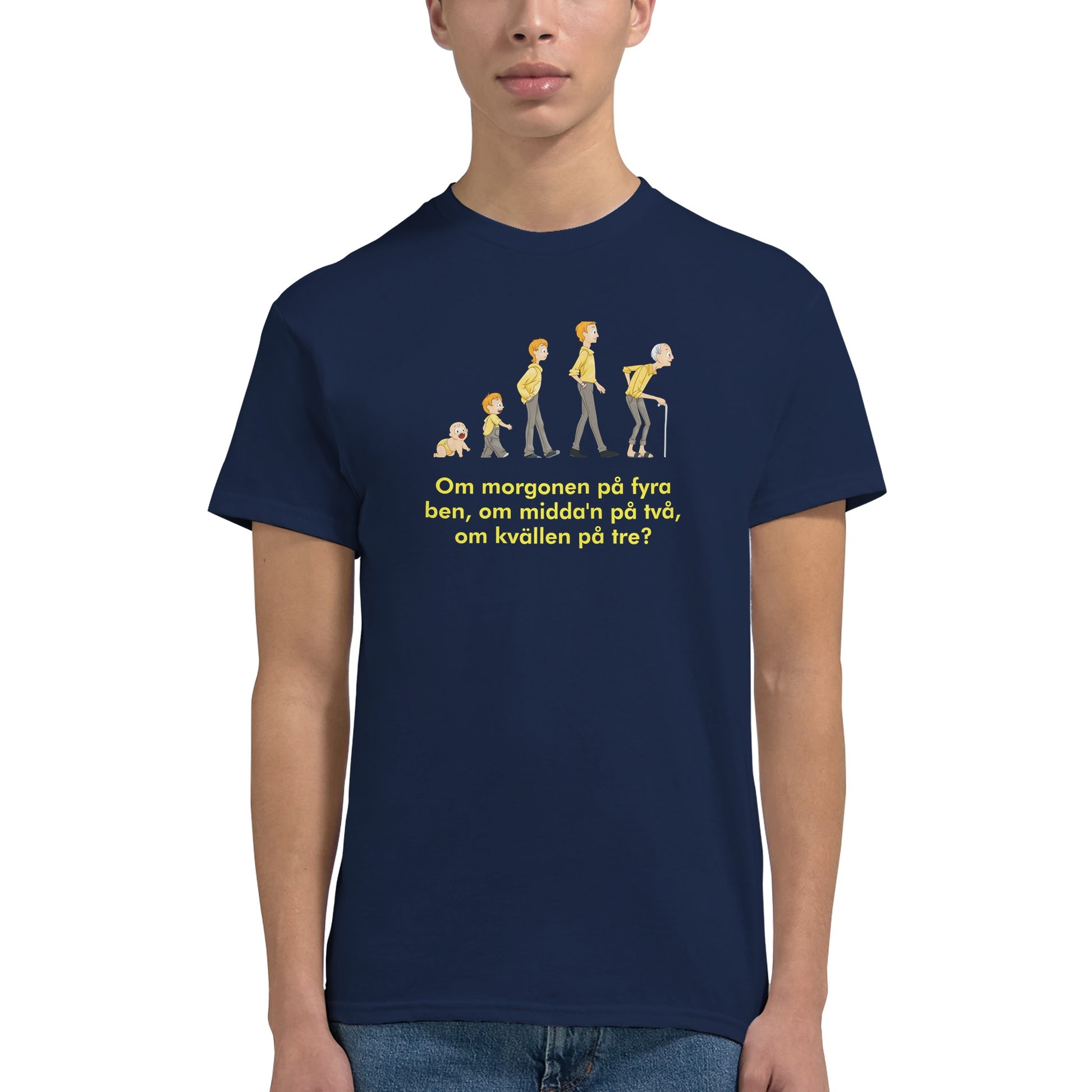 Marinblå evolution t-shirt med illustration av människans livsskeden och texten 'Om morgonen på fyra ben'.