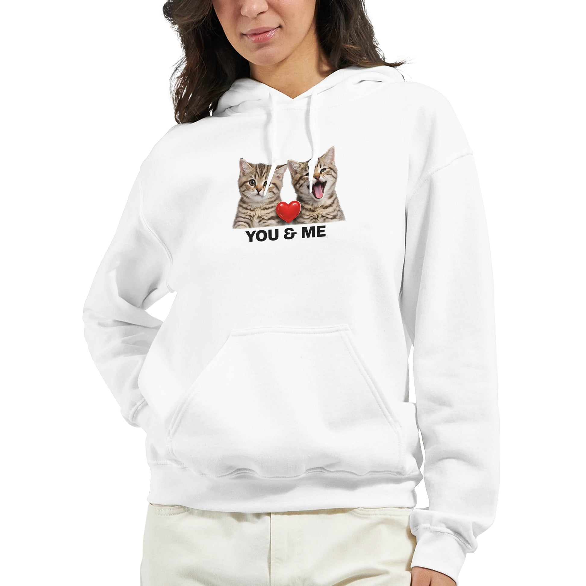 Mjuk Hoodie med Katter och Du Jag Text, vit hoodie med kattansikten och texten You & Me.