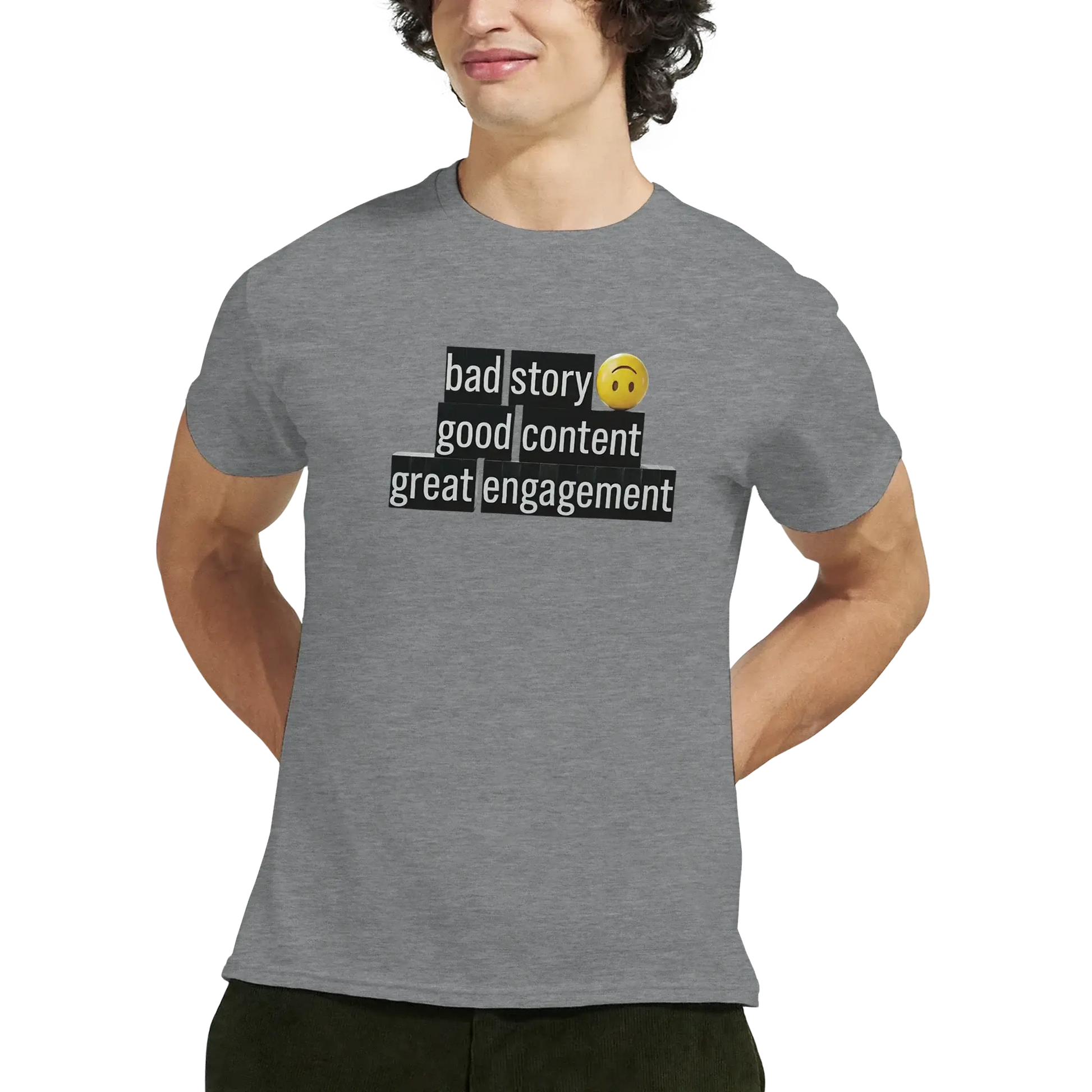 Bad Story Good Content Great Engagement T-Shirt for Influencers, grå t-shirt med grafiskt tryck, perfekt för kreatörer.