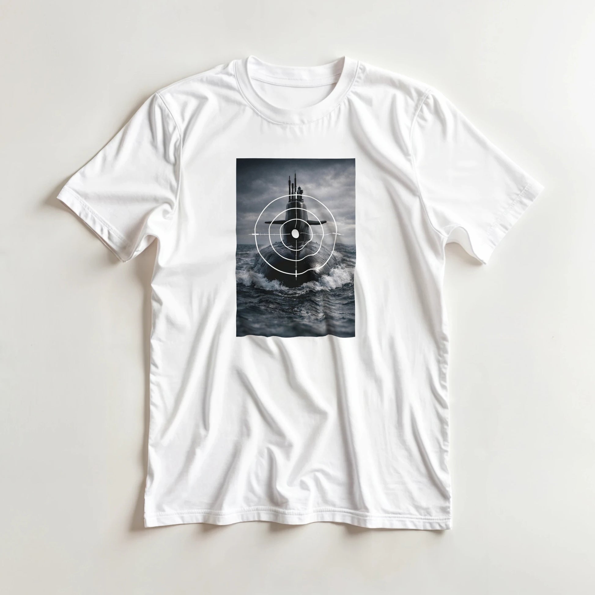 Ubåt T-shirt med grafiskt ubåtsmotiv på vit bakgrund