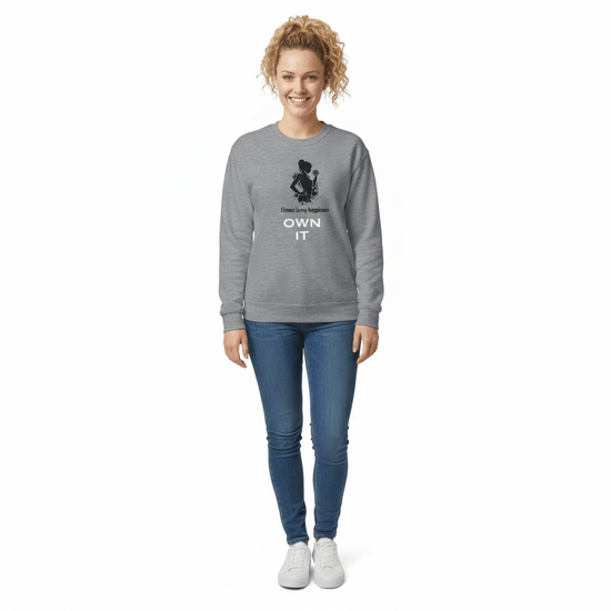 Fitness sweatshirt i minimalistisk nordisk stil med inspirerande textmotiv.