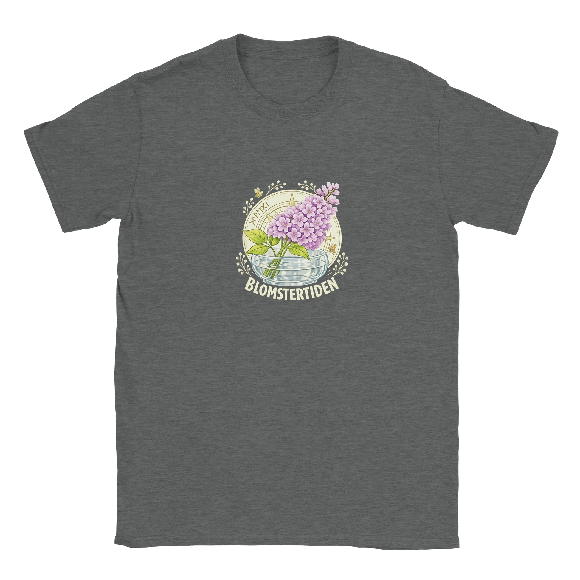 Floral T-Shirt med Syrenmotiv som fångar den nordiska försommaren.