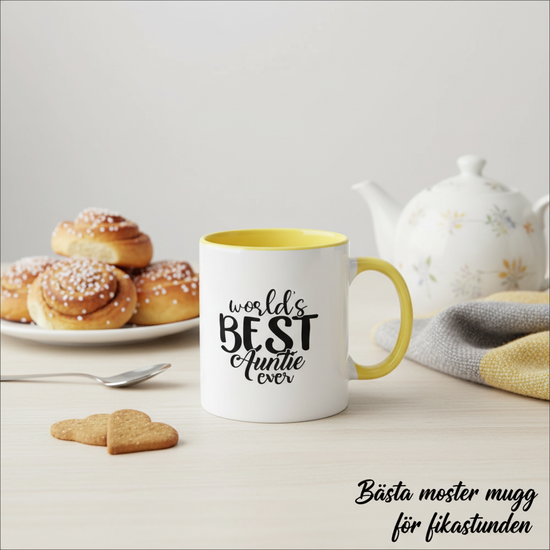 Bästa moster mugg med solgul insida, perfekt för fikastunden med kanelbullar och te.