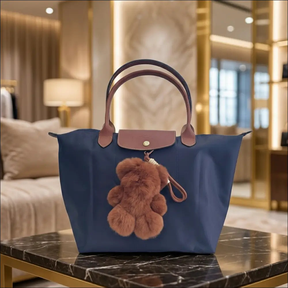 Bag Charm – Mjuk Teddy Nyckelring 18 cm för Din Väska - Accessoar