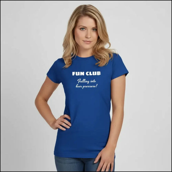 Beer T-shirt för kvinnor i kungsblått med vit text "FUN CLUB Falling into beer pressure!"