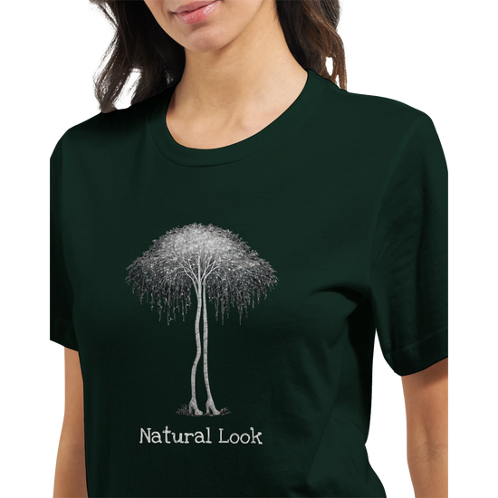 Surrealism Art Tee med motiv av björkar och texten 'Natural Look', unik och konstnärlig design.