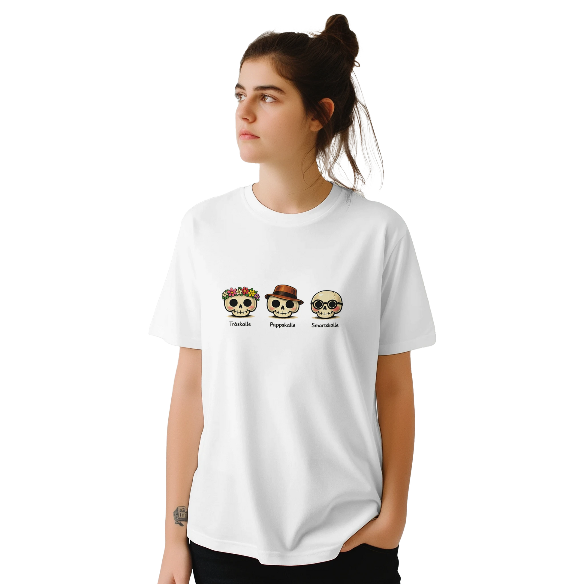 Klipska Skallar nordisk t-shirt med tre unika dödskallar i stilren design.