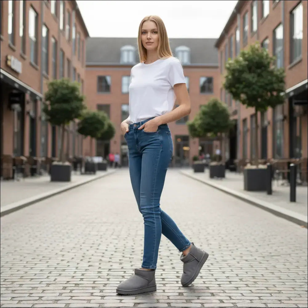 Model showcasing UGG Classic Ultra Mini Plattform Shaded Clover in casual urban setting.