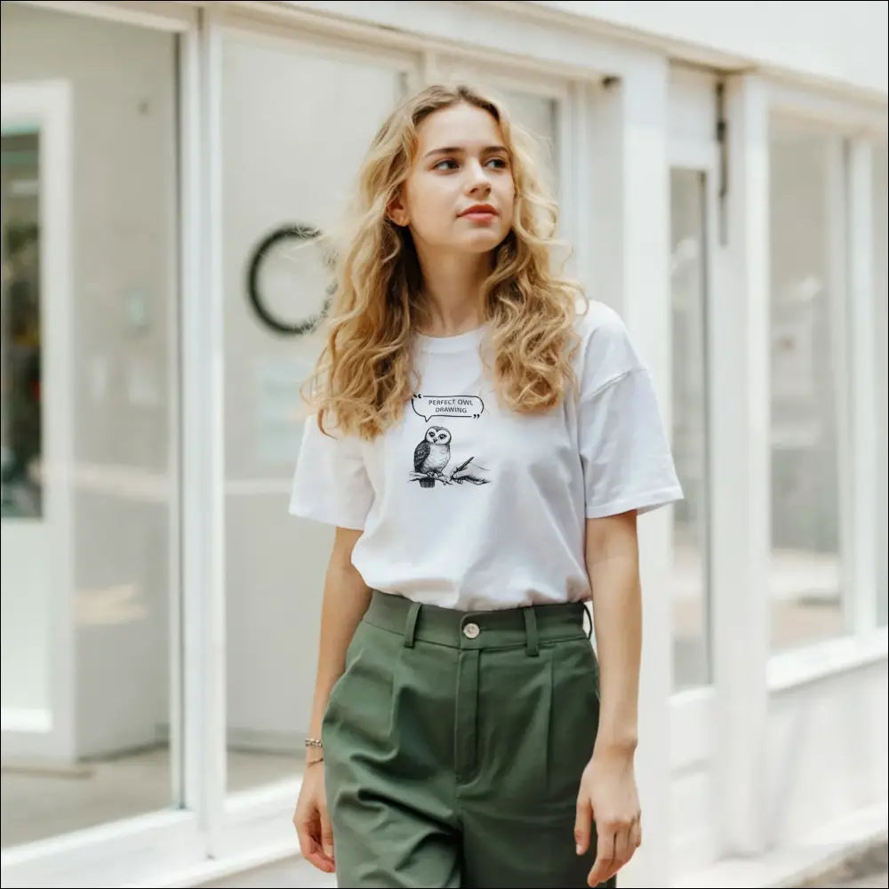 Owl T‑shirt – Perfect Drawing i Vit Kolpennestil - Print Material