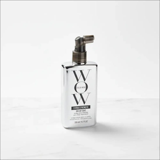 Color Wow Extra Strength Dream Coat återfuktande anti-frizz spray för slätt och glansigt hår, 200 ml.