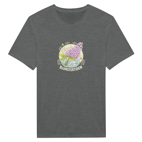 Floral T-Shirt med Syrenmotiv från Blomstertiden med ornamentell design i syrenlila och gult.
