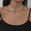 Elegant Chokerhalsband med Vita Blommor och Margeriter - Vit / 40 gr