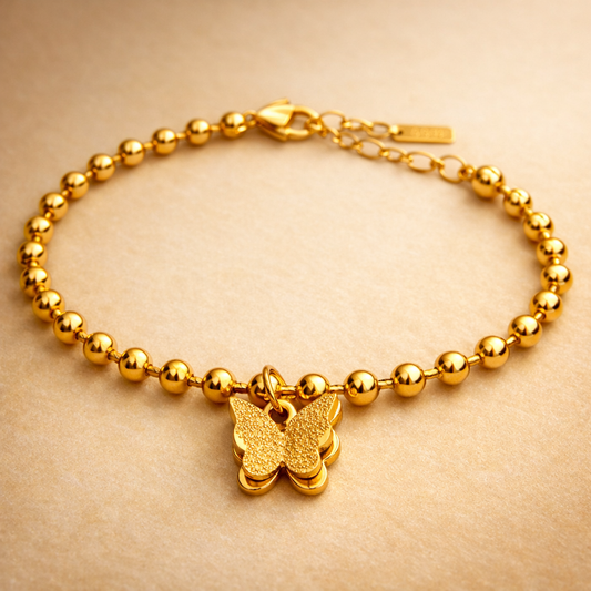 Guldfärgat Armband – Road of Pearls and Wings med 3D Fjäril