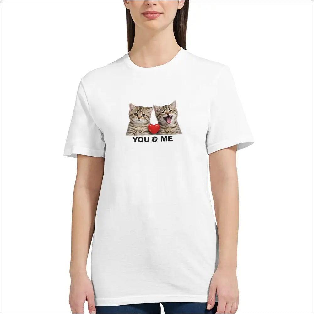 Dam t-shirt med katt mönster och budskapet "You & Me" i vitt