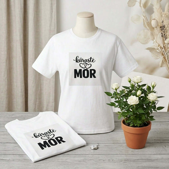 Käraste Mor present, Premium Bomull T-shirt med tygdesign och vit färg på mannequin.