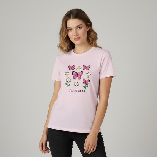Fjärilsblomma T-Shirt med rosa fjärilar och blommor på en ljus bakgrund, perfekt för sommars styling.