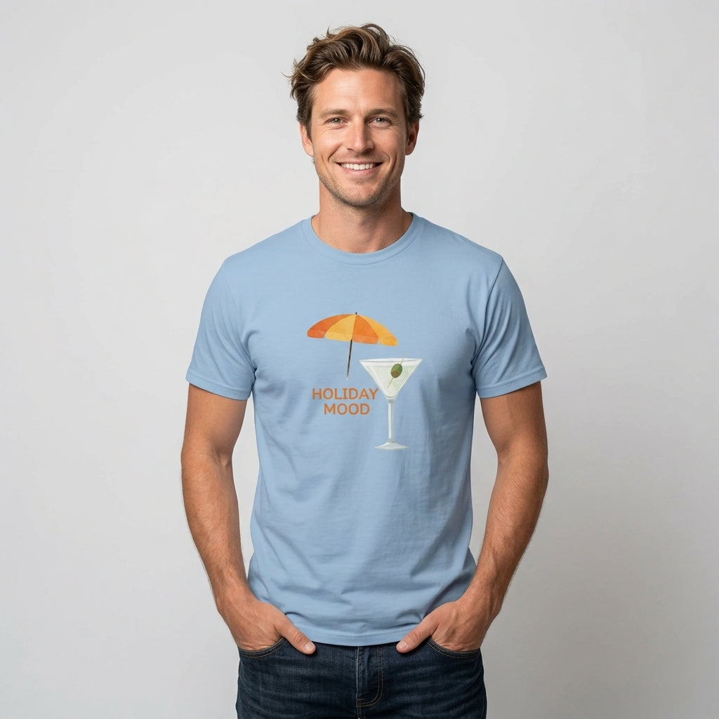 Holiday Mood T‑Shirt – Martini & Umbrella Graphic, man som poserar i en ljusblå t-shirt med semesterinspirerad grafik.