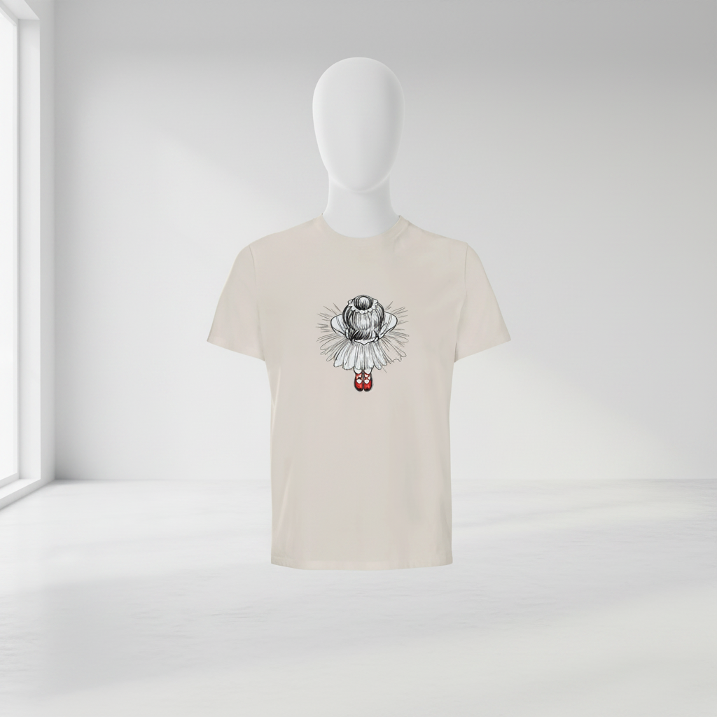 Röda dansskor på en ekologisk t-shirt med illustration av ballerina i mjuka färger
