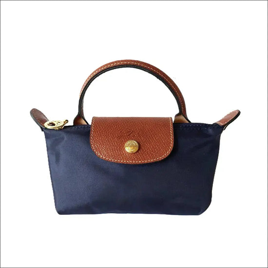 Longchamp Le Pliage Mini Bag i marinblå nylon med eleganta läderdetaljer.