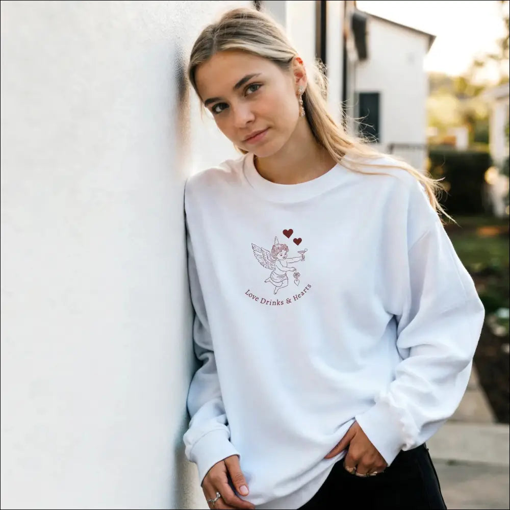 Love Drinks & Hearts Sweatshirt – Mysigt romantisk stämning för alla - Print Material