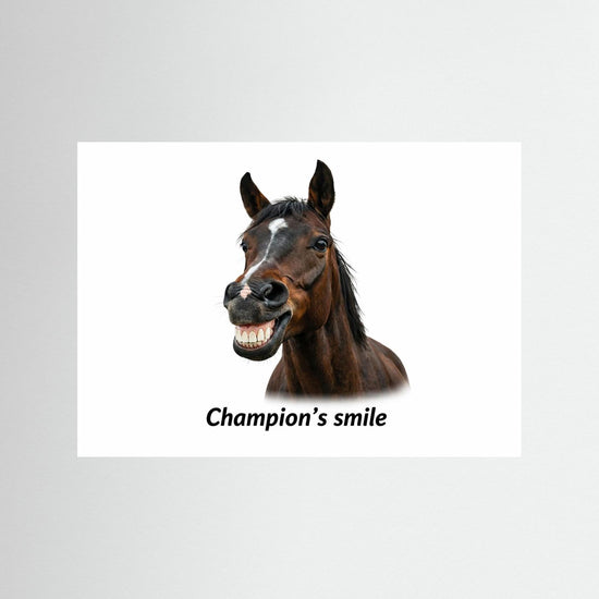 Champion: Poster med den bruna hästen med en leende häst.