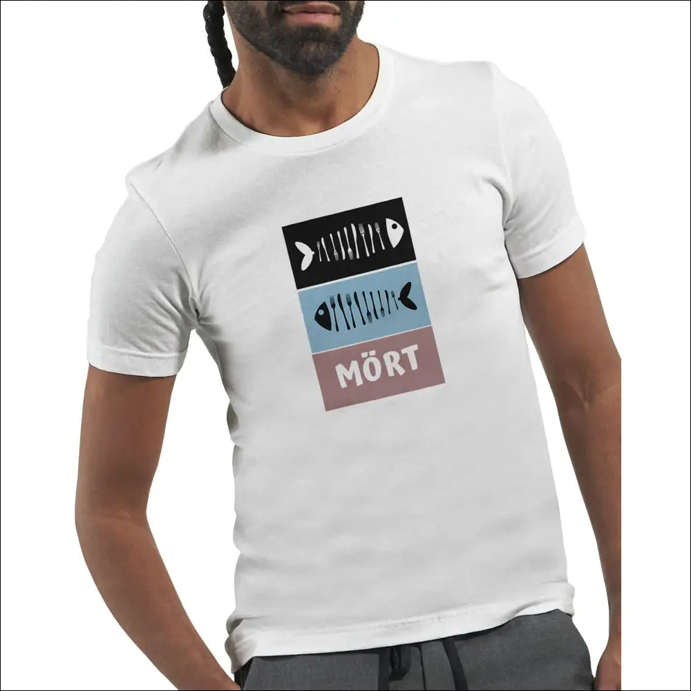 Mört stiliserad t-shirt med grafisk design för fiskälskare, visad på person.