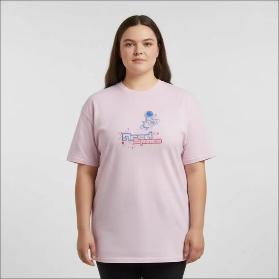 Need Space – grafisk t‑shirt för utforskare - Print Material