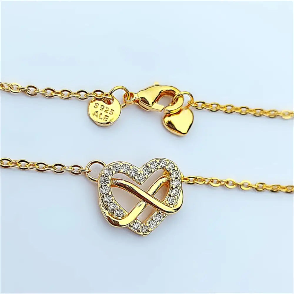 Pandora Sparkling Infinity Heart med Evighetssymbolen 362666C01, elegant halsband i guld med gnistrande hjärtform.