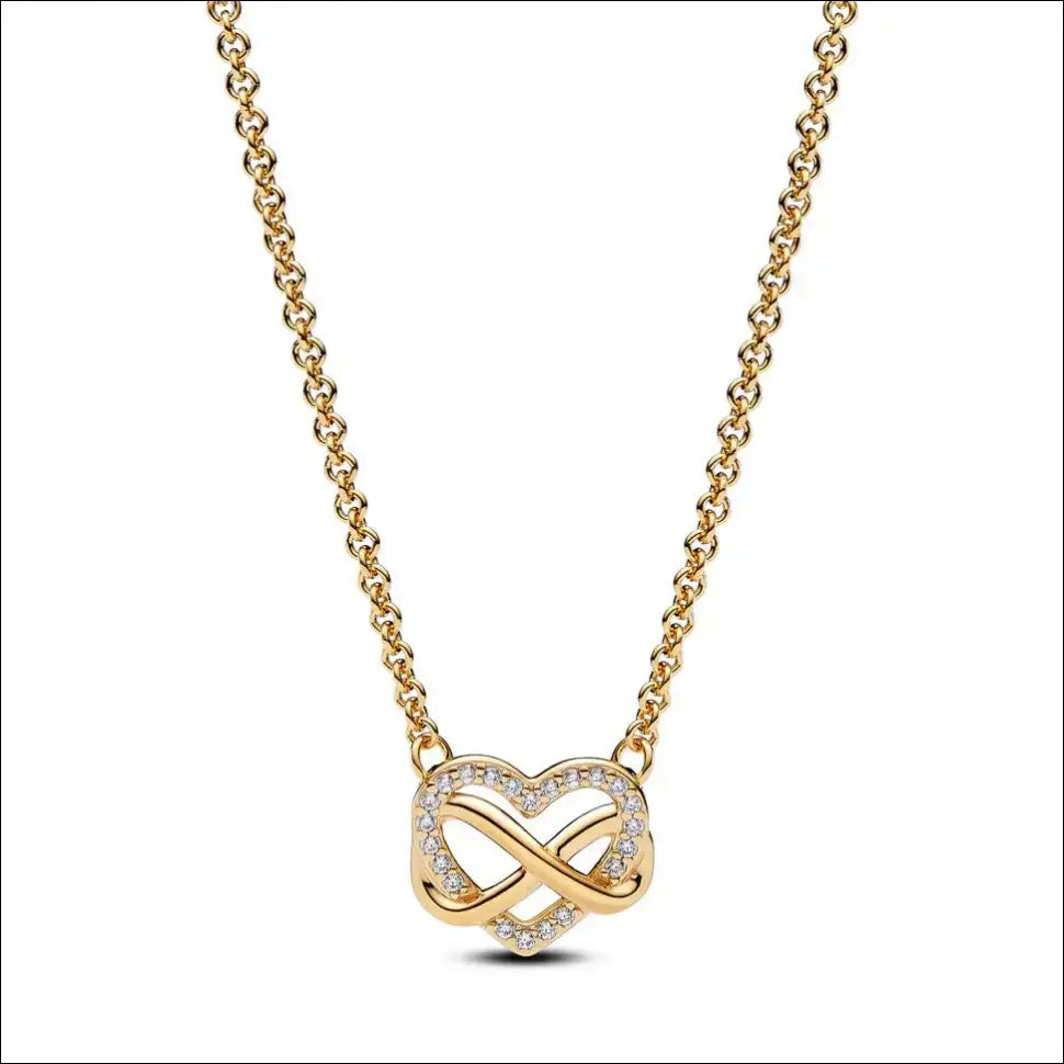 Pandora Sparkling Infinity Heart halsband med evighetssymbol och klara stenar, elegant design i guldpläterad silver.