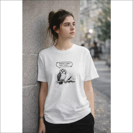 Owl T‑shirt – Perfect Drawing i Vit Kolpennestil - Print Material