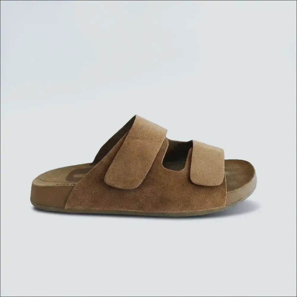 Relax Footwear – Lättviktiga Velcro sandaler med halksäker sula i brun konstvelur.