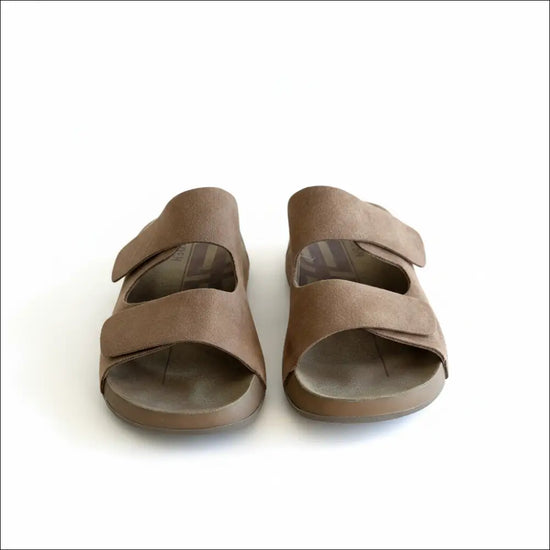 Relax Footwear – Lättviktiga Velcro sandaler med halksäker sula och justerbara remmar.