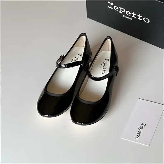Repetto Rose Mary Jane i svart, handgjorda lyxiga damskor med klassisk design och elegant stil.