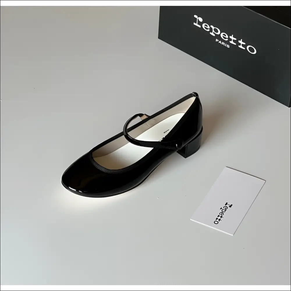 Repetto Rose Mary Jane Lyxiga Damskor i svart med låg klack, handgjorda i Frankrike med tidlös design.