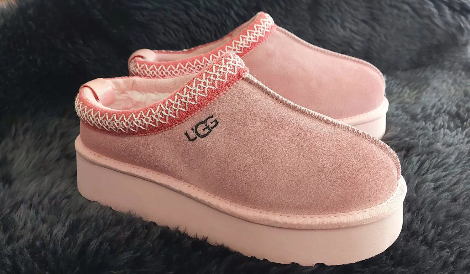 Rosa UGG Tazz Mocka Tofflor – 4 cm plattformsula och fårskinnsfoder