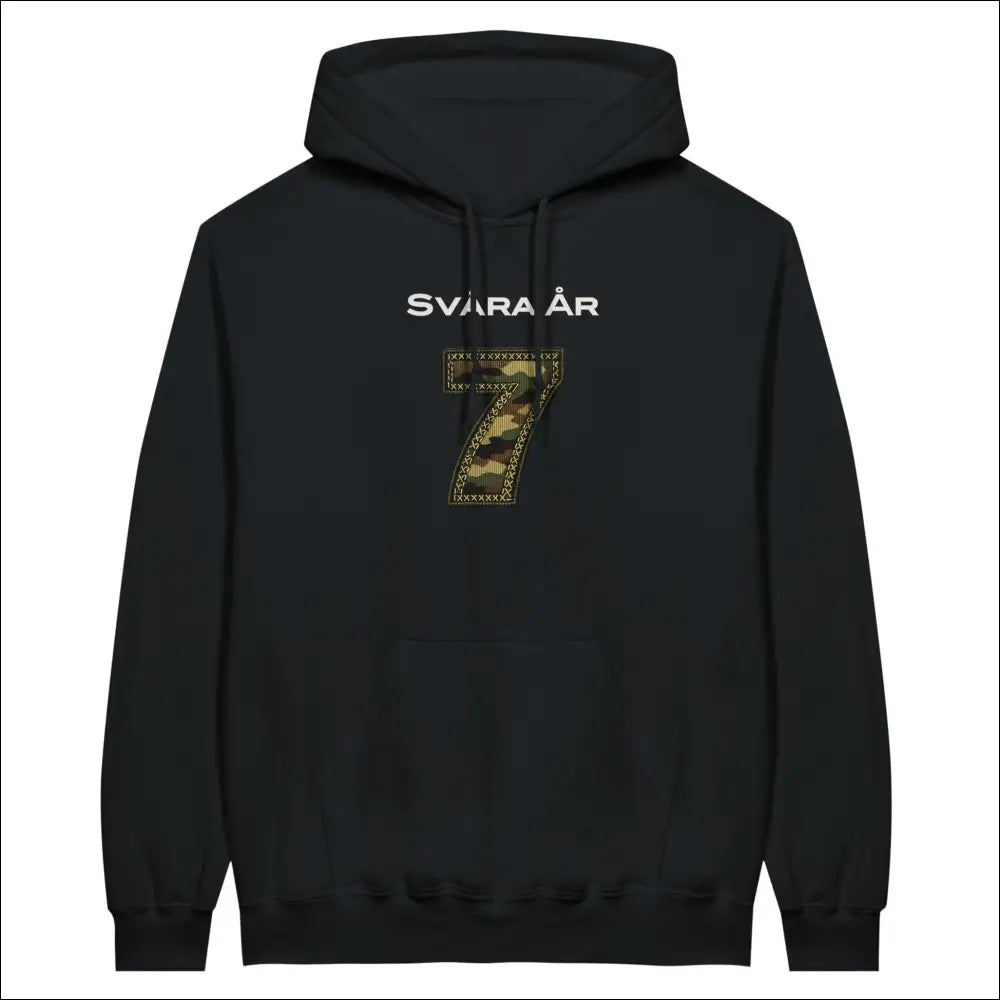 Sju Svåra År Hoodie | Military Stitch Experience Symbolism | Heavy Blend Cotton Polyester - S / Svart