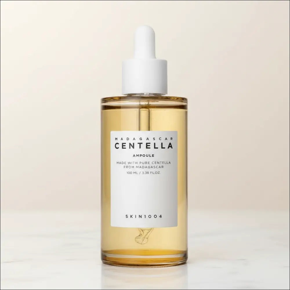 SKIN1004 Madagascar Centella Ampull 100ml flaska med pipett, lugnande och återfuktande serum.