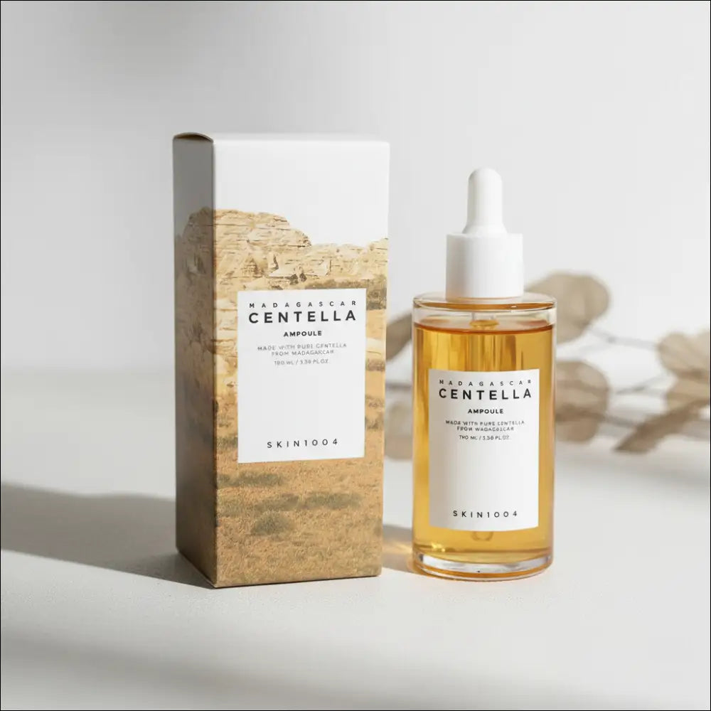 Skin1004 Madagascar Centella Ampull i glasflaska med förpackning, lugnande serum för känslig hud.