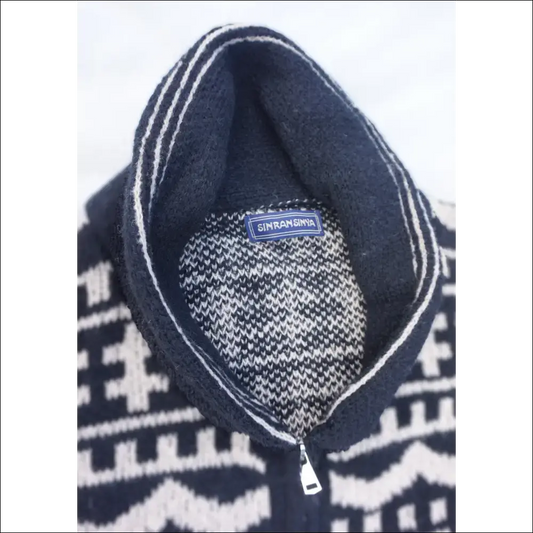 Stickad Herr Cardigan i Nordisk Stil med Polokrage