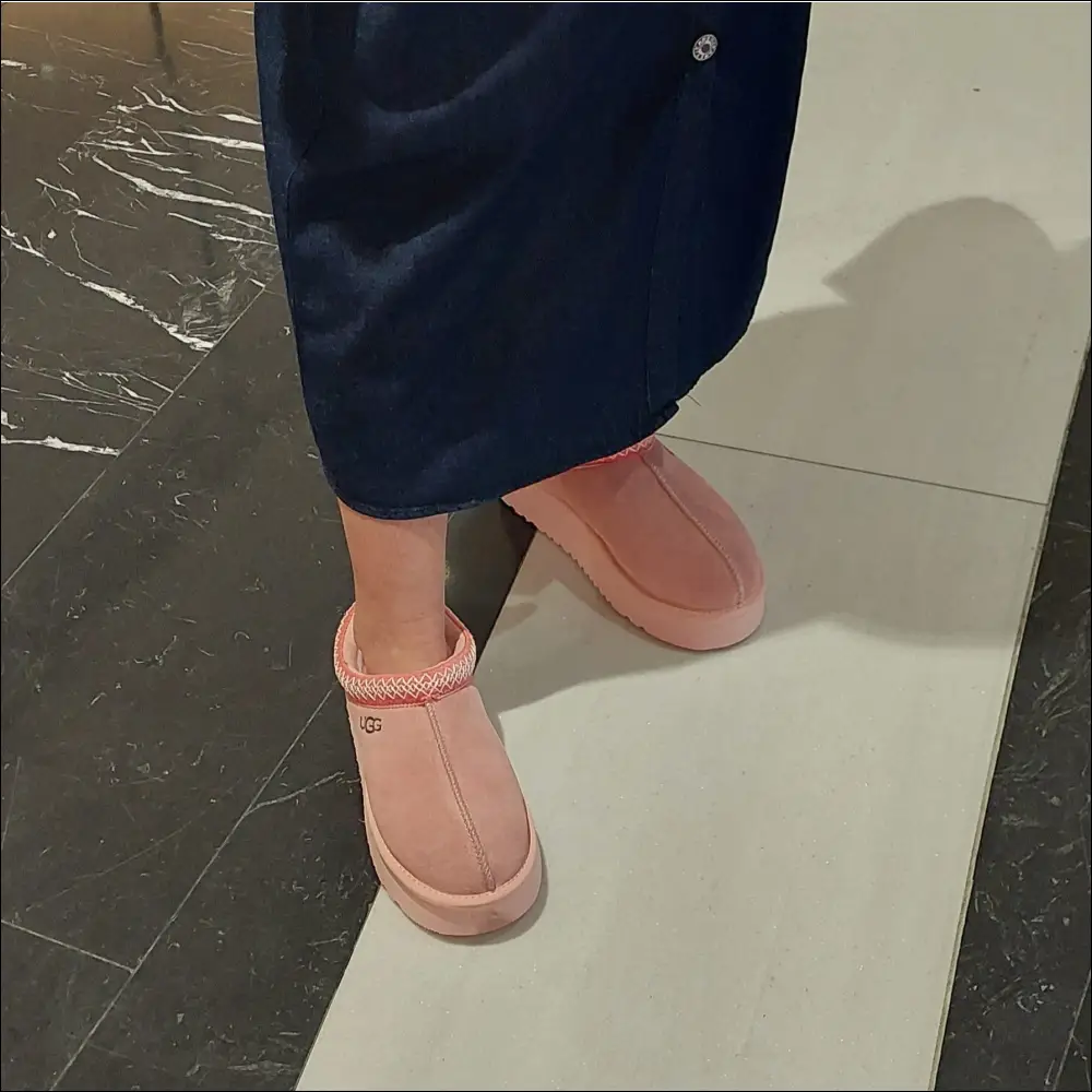 UGG Tazz Fårskinnstofflor – Pink Dawn (F19010) i rosa mocka - Fårskinnstoffel