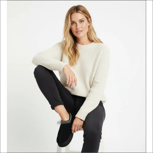 UGG Tazz Svart – 4 cm plattformsula och fårskinnsfoder - Tofflor