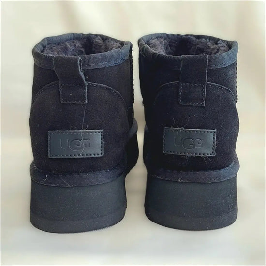 UGG W Classic Ultra Mini Plattform Svart Mocka - Stövletter