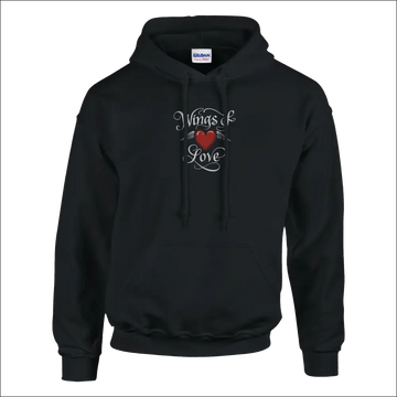 Wings of Love Pullover Hoodie – Premium bomull/polyester‑mix, svart med mönster av hjärta och text.